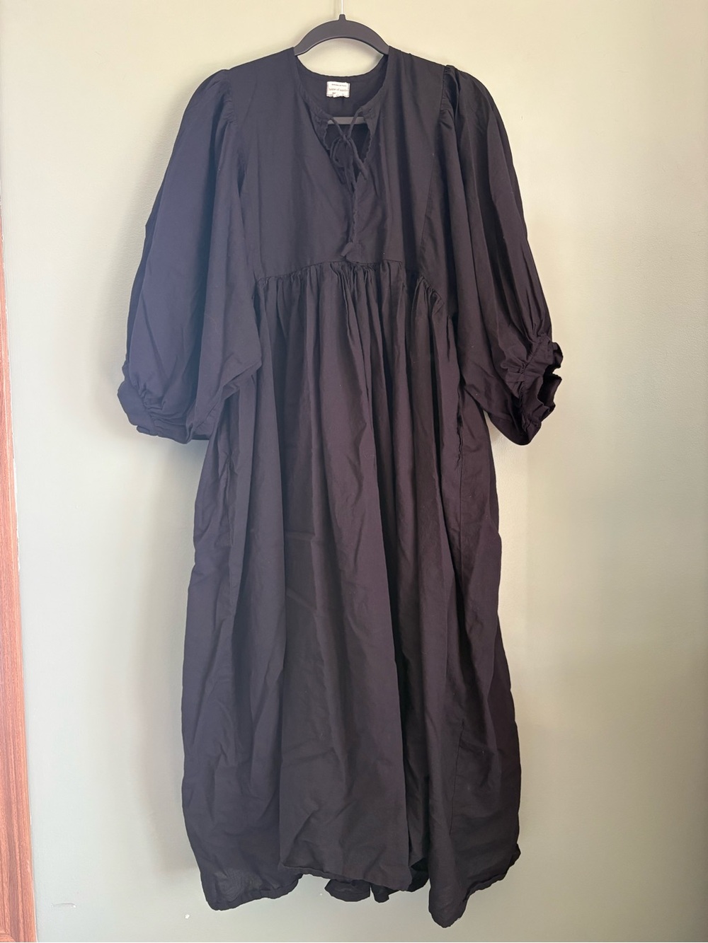 House of Sundar Sara Midi Dress in Black Oasis size Small